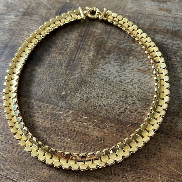 New old stock sleek gold tone AVON collar necklace & earrings 2001 - Picture 4 of 10